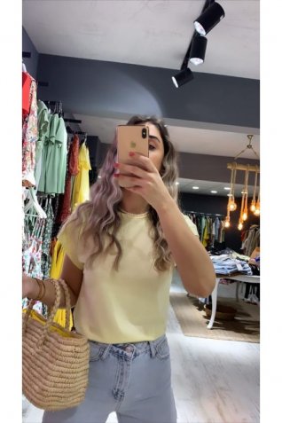 Açık Sarı Bisiklet Yaka Kol Detay Tshirt