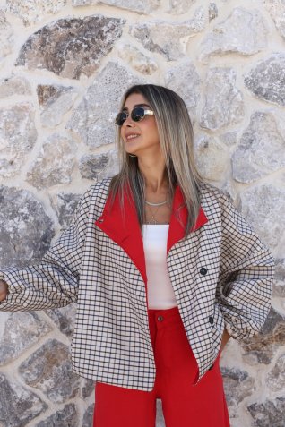 Bej Kareli İçi Kırmızı Detaylı Ceket