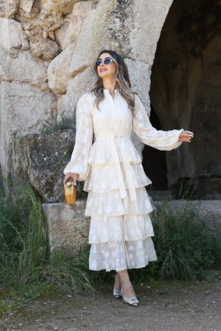 Bej Kat Kat Nakış Detaylı Tasarım Elbise