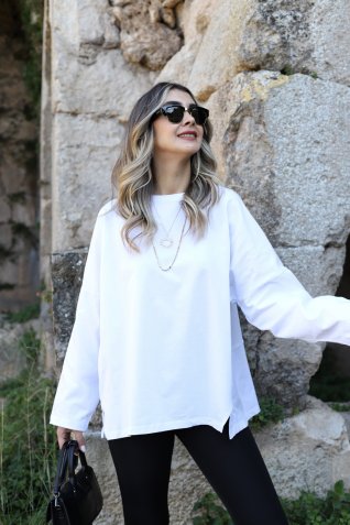 Beyaz Arkası Yırtmaçlı Standart Beden Oversize Basic