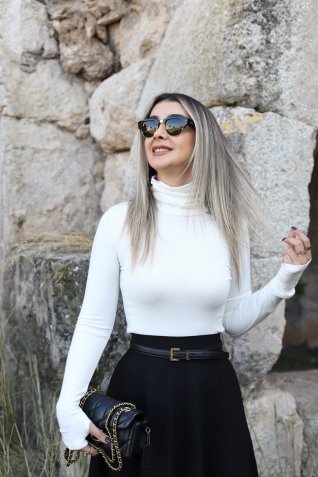 Beyaz Balıkçı Yaka Kolu Yırtmaçlı Bluz