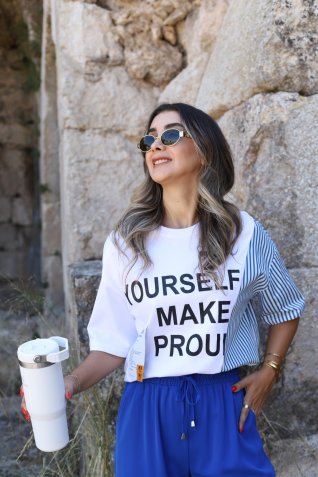 Beyaz Etiket Aksesuarlı Çizgili Tişört