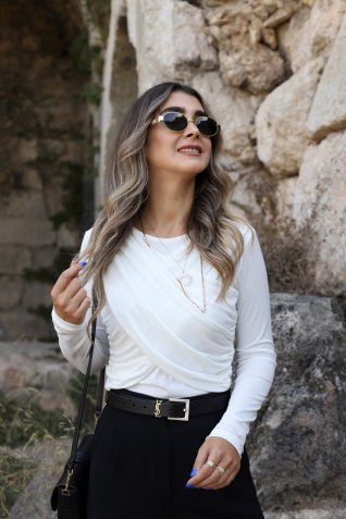 Beyaz Omuz Çapraz Detay Bluz