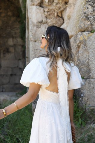 Beyaz Sırt Bağlama Detay Çiçek İşlemeli Elbise