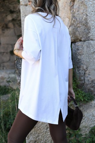 Beyaz Standart Beden Arkası Yırtmaçlı Oversize Tshirt