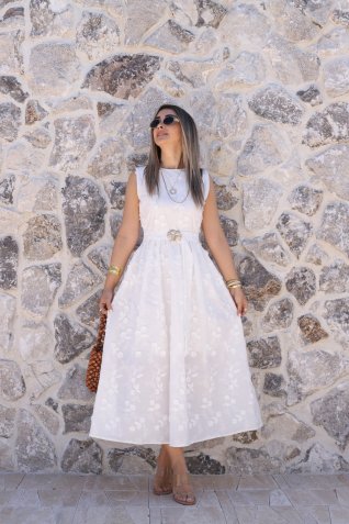 Beyaz Üç Boyutlu Çiçekli Elbise