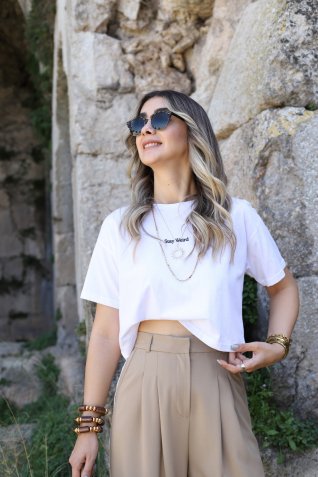 Beyaz Yazı Detay Sırt Dekolteli Crop Tshirt