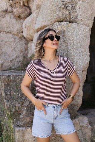 Bordo Çizgili V Yaka Kol Detay Tshirt