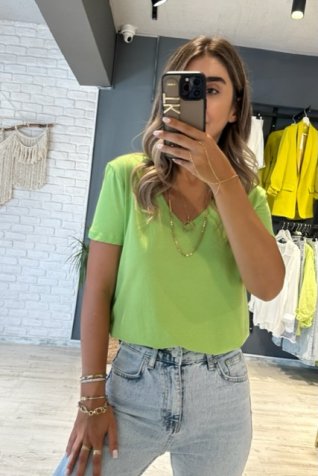 Canlı Yeşil V Yaka Basic Tshirt