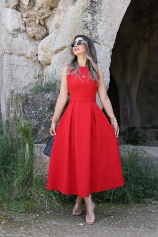 Kırmızı Halter Yaka Kemerli Kloş Elbise