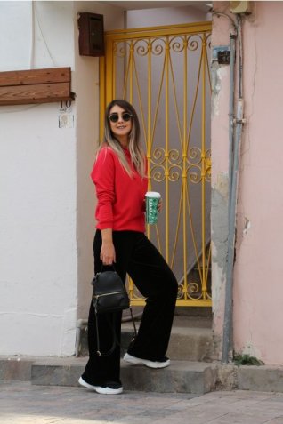 Kırmızı Kapşonlu Sweat