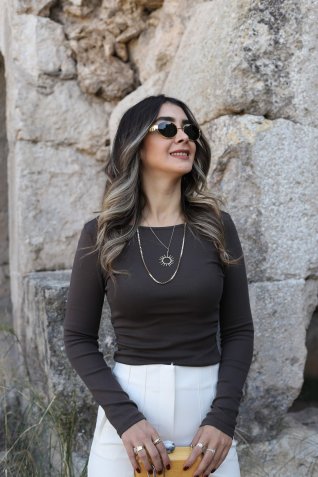 Koyu Kahve Büzgülü Kayık Yaka Top