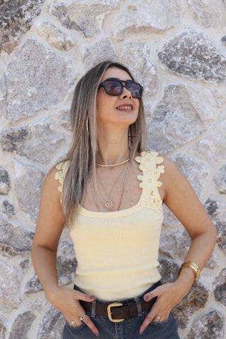 Sarı Omuzları Dantelli Fitilli Atlet
