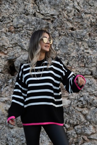 Siyah Beyaz Pembe Detay Çizgili Kazak