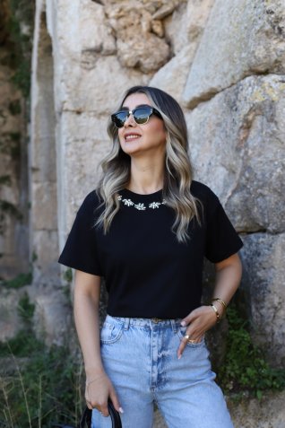 Siyah Çiçek Taşlı Tshirt