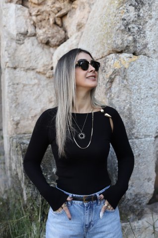 Siyah Damla Aksesuarlı Bluz