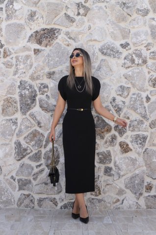 Siyah Düz Kesim İnce Kemerli Elbise