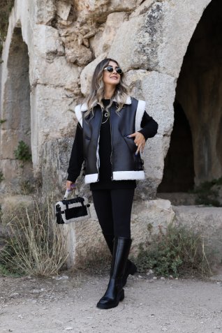 Siyah İçi Kürk Detay Yelek