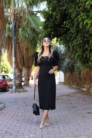 Siyah Kare Yaka Yırtmaçlı Elbise