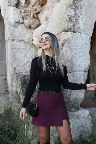 Siyah Kayık Yaka Tek Omuz Bluz
