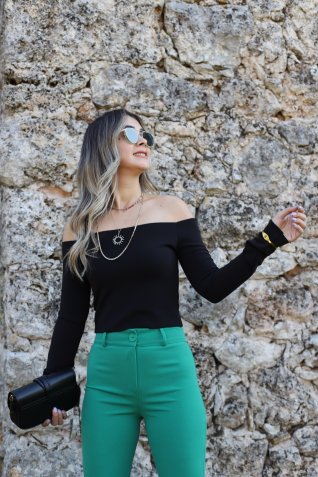 Siyah Kayık Yaka Triko