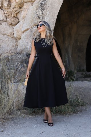 Siyah Kemer Detaylı Midi Elbise