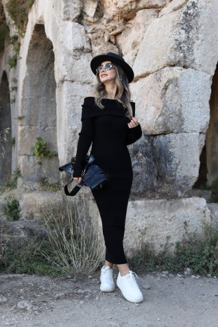 Siyah Madonna Yaka Standart Beden Triko Elbise