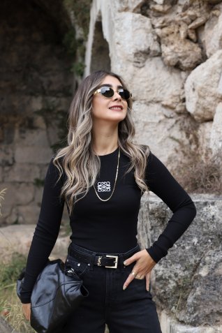 Siyah Nakış Detay Bluz