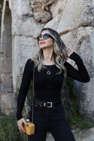 Siyah Önü Büzgülü Bluz
