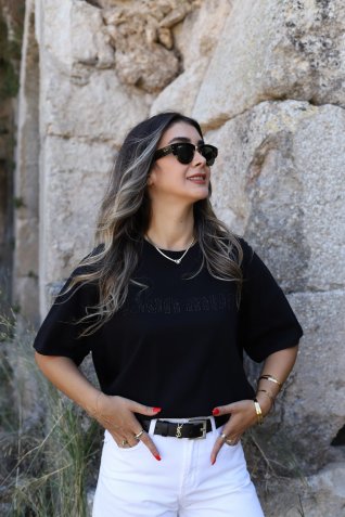 Siyah Önü Taş Yazılı Standart Beden Tshirt