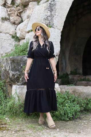 Siyah Polo Yaka Boncuk Kuşaklı Elbise