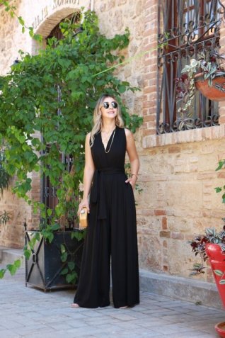 Siyah Sırt Detay Tulum