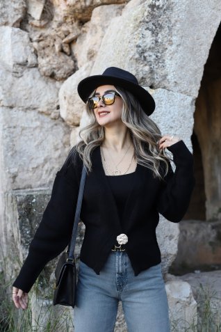 Siyah Standart Beden Ters Dikişli Tek Düğme Hırka