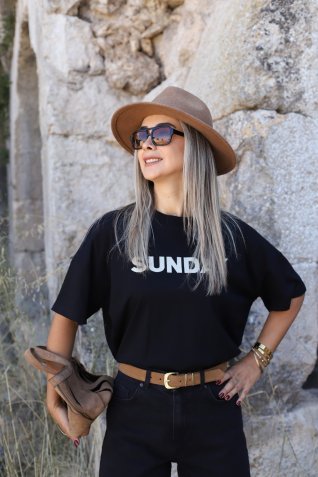 Siyah Sunday Yazılı Standart Beden Tshirt