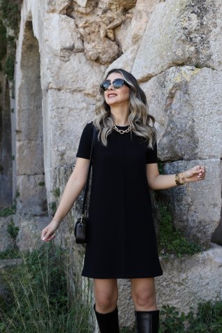 Siyah Yaka Detay Kısa Kollu Triko Elbise